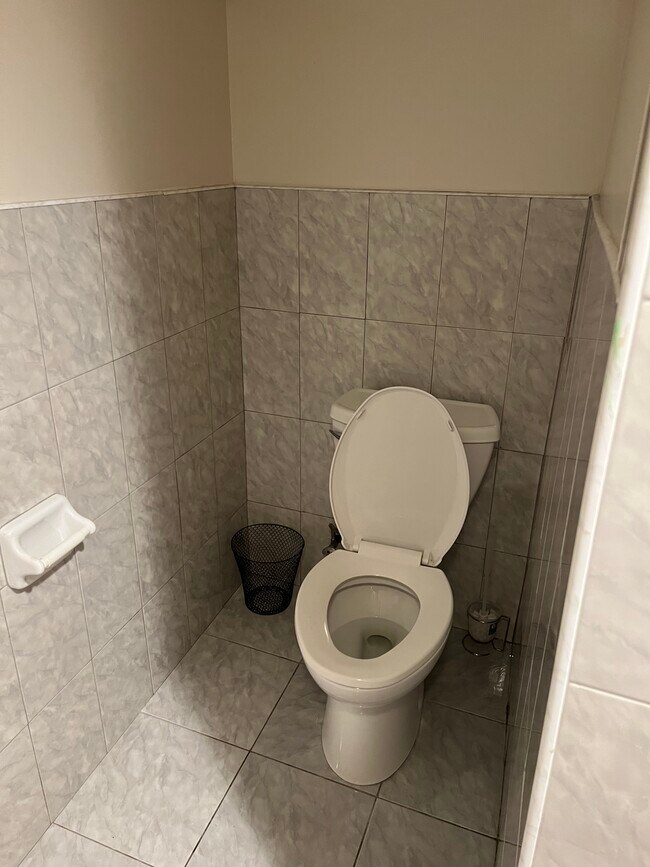 Photo - 280 Rich Ave Unidad 1B