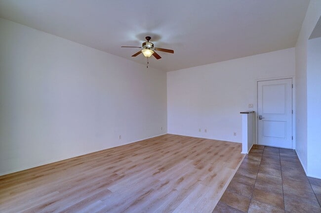 Photo - Riverside Suites