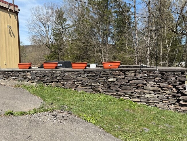 Building Photo - 42981 NY-28 Unit 4