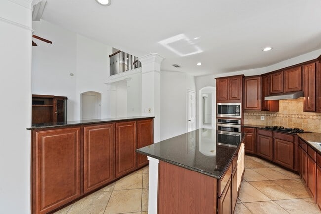 Building Photo - 26422 Creston Woods Dr