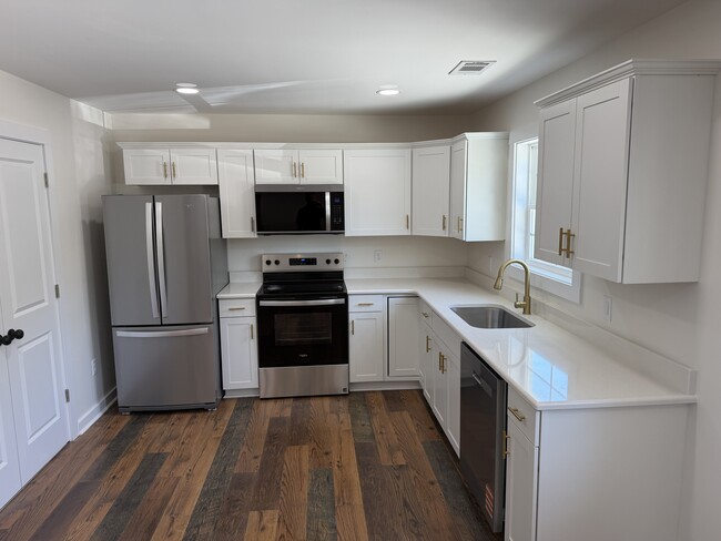 Photo - 414 6th St E