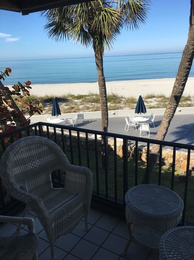 1555 Tarpon Center Dr