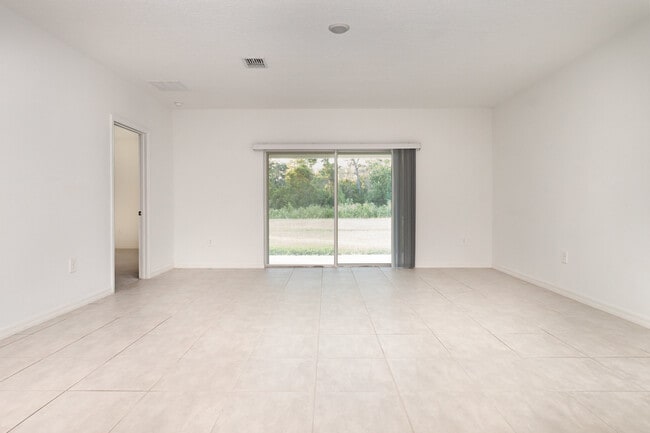 Photo - 176 Citrine Loop