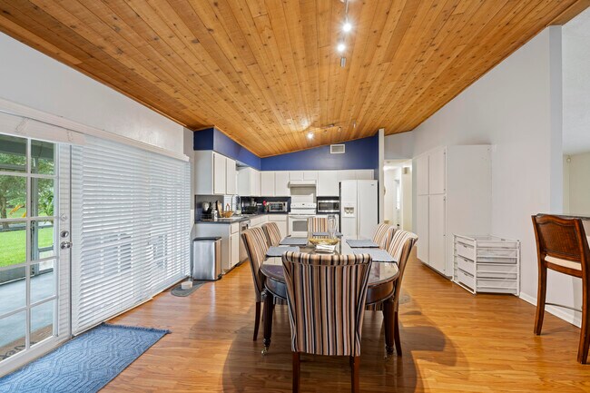 Photo - 756 Juniper Pl