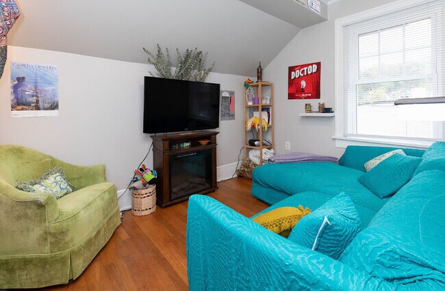 Photo - 16 Gracelyn Rd Unit Apt #2