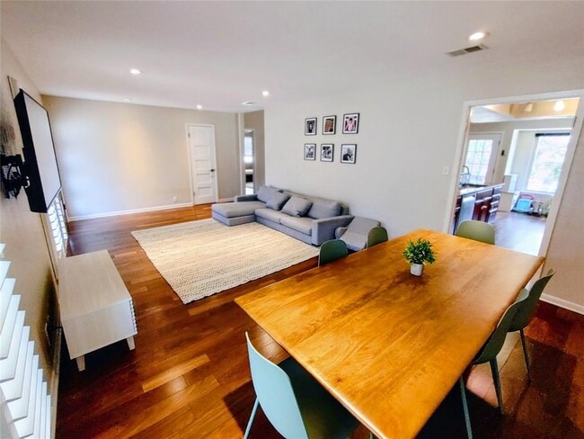 Photo - 7503 Chimney Corners