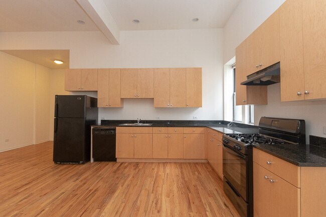 Photo - 1260 N Greenview Ave Unit R2