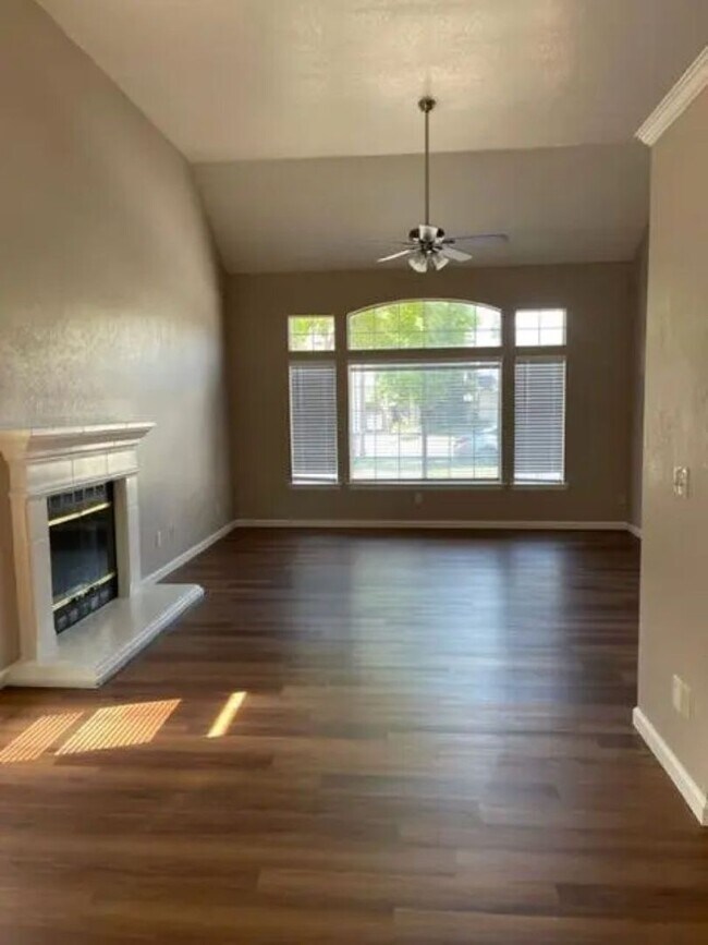 Photo - Hot Rental Alert! Gorgeous North Fresno Home!