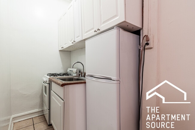 Building Photo - 2827 N Burling St