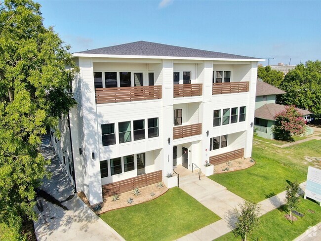 Building Photo - The Fairmount at Magnolia Rental