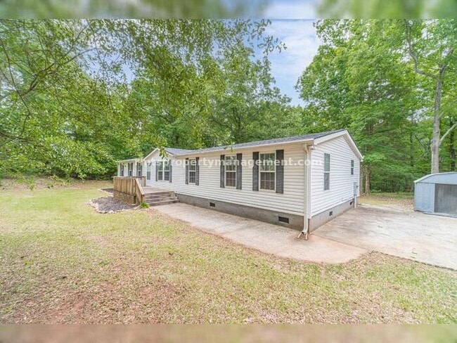 Building Photo - A COUNTRY DREAM! 4BR, 2BATH MANUFACTURED HOME, $1650./month