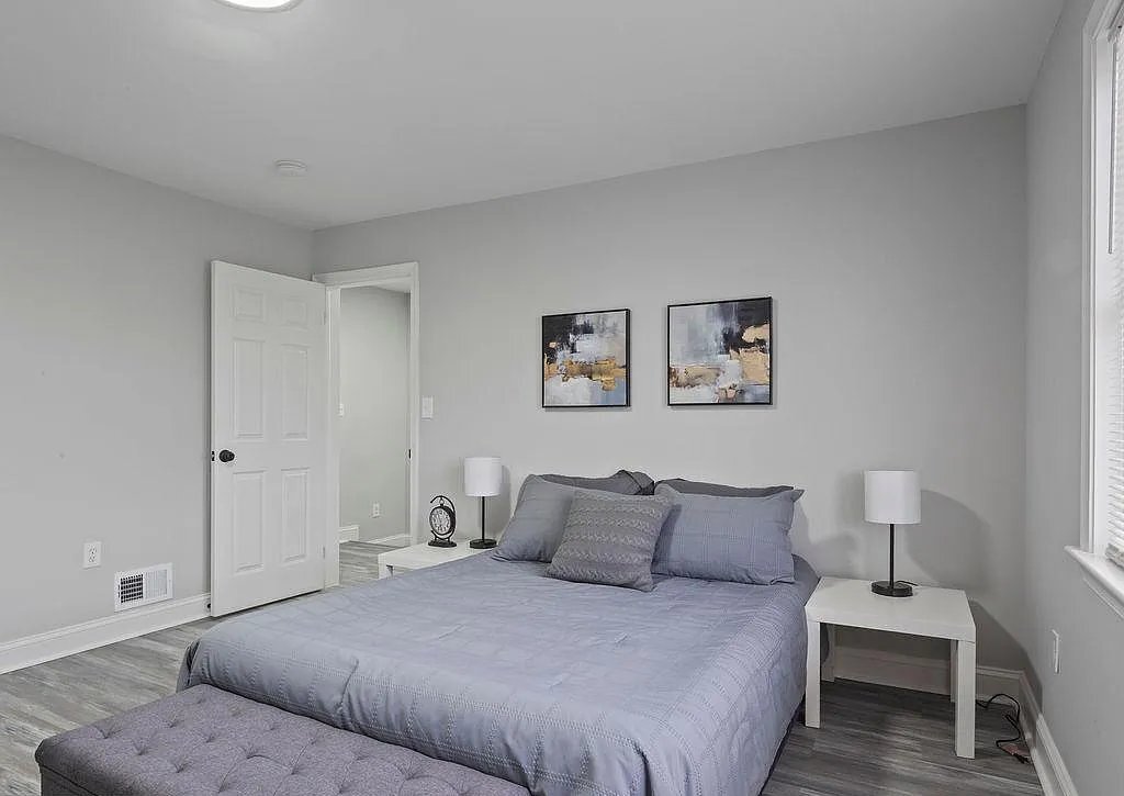 Photo - 5716 Leith Walk