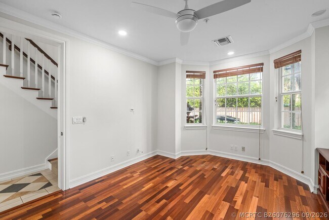 310 Tuxedo Ln