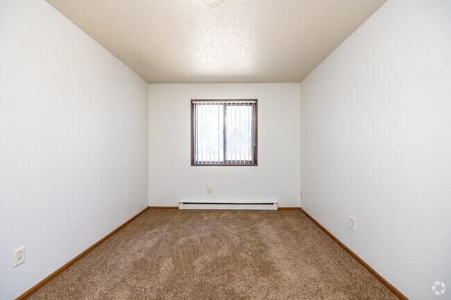 2BR, 1BA - 792 SF