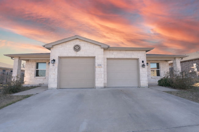 Building Photo - 208 Lowes Blvd Unit B