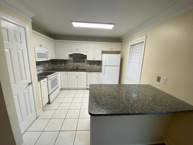 Photo - 1112 Boone Ln