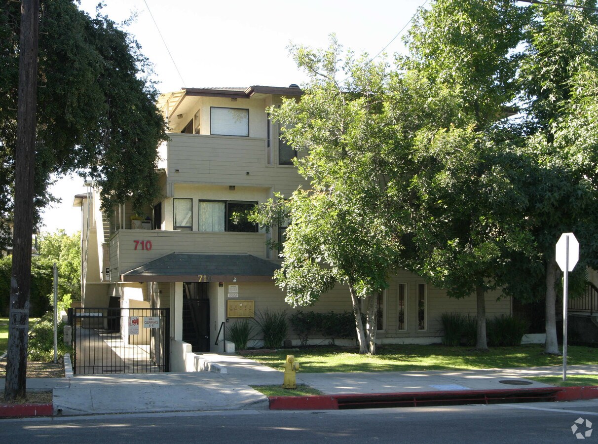 Photo - 710 E Maple St