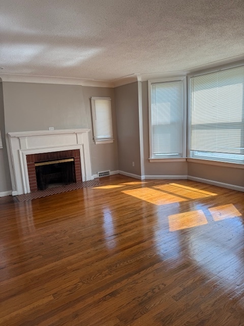 Photo - 9525 Robson St