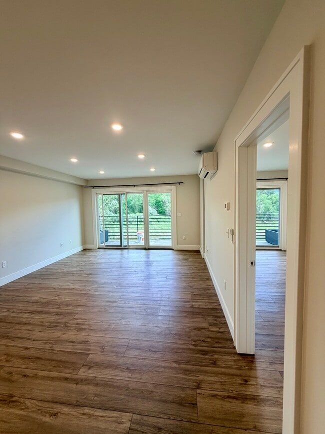 Photo - 1001 River Dr