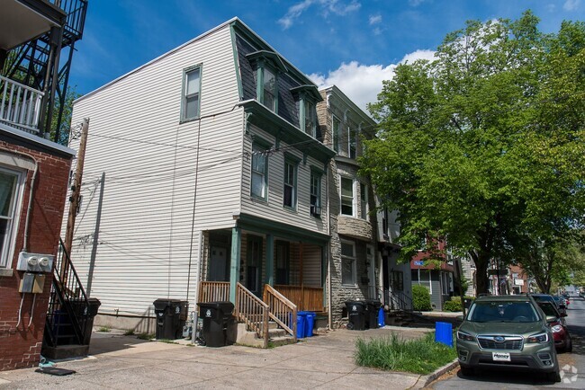 Building Photo - 214 Peffer St Unit 214 Peffer #3 Rental
