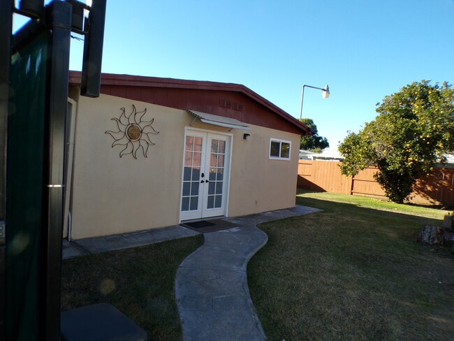 Building Photo - 739 Twin Oaks Ave