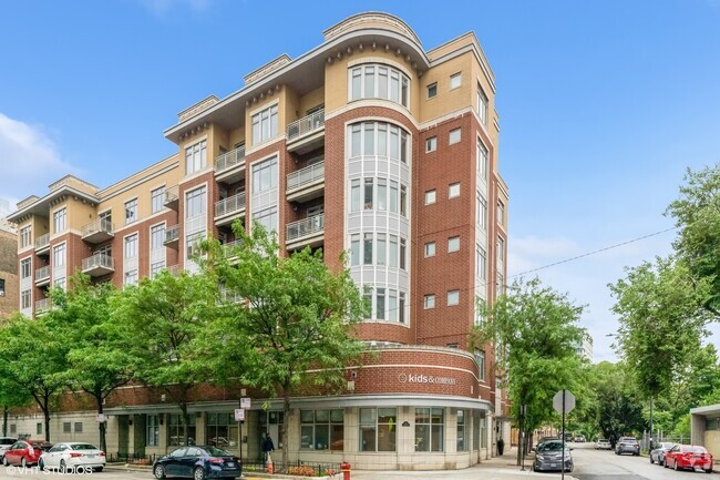 Building Photo - 657 W Fulton St Unit 704 Rental