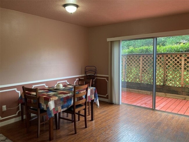Photo - 1839 Sherwood Forest St