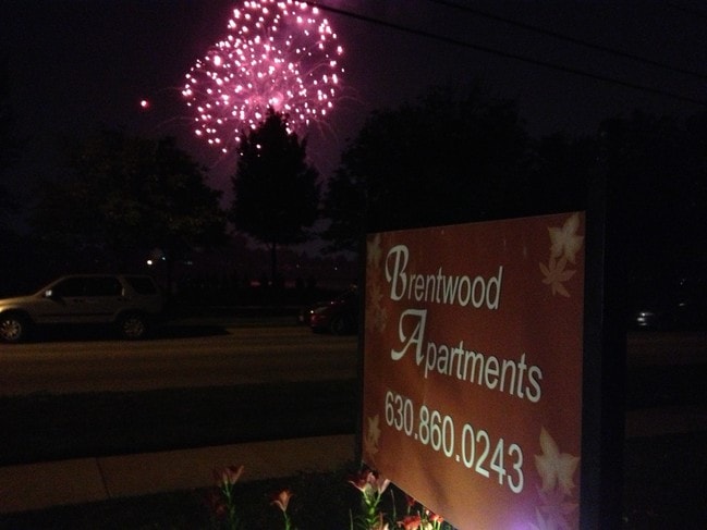¡Al frente del parque! - Brentwood Apartments