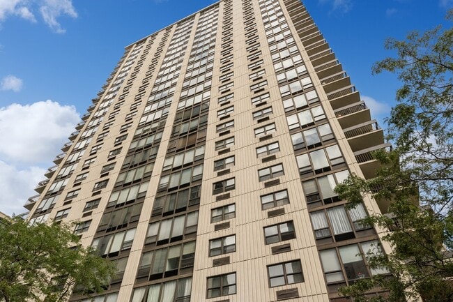 Building Photo - 1313 N Ritchie Ct Unit 2403