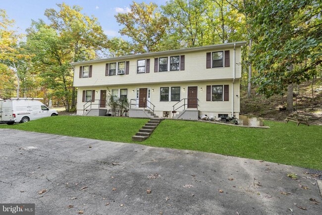 Building Photo - 1005 Lower Clubhouse Drive Unit 4