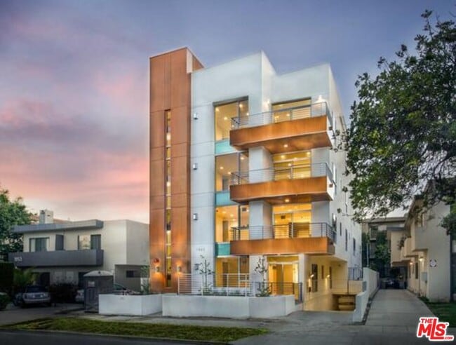 Building Photo - 1945 Overland Ave Unit 202