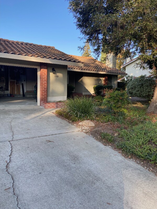 Photo - 359 Rivertree Way