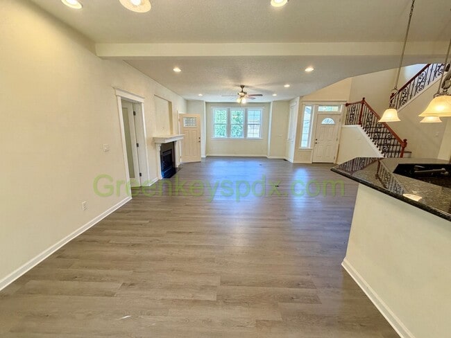 Photo - Gorgeous House in Upscale Neighborhood in Tigard, 5 Bedrooms plus Den/Office, 3.5 Bathrooms, Larg...