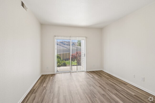 1BR, 1BA - 695SF - Living Room - Adelaide Apartments