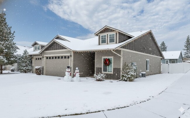 Building Photo - West Meadows Villas