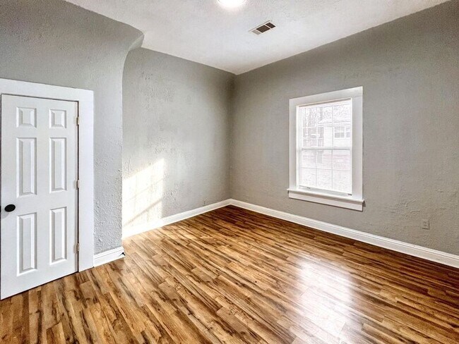 Photo - 1215 W 22nd St Unit A