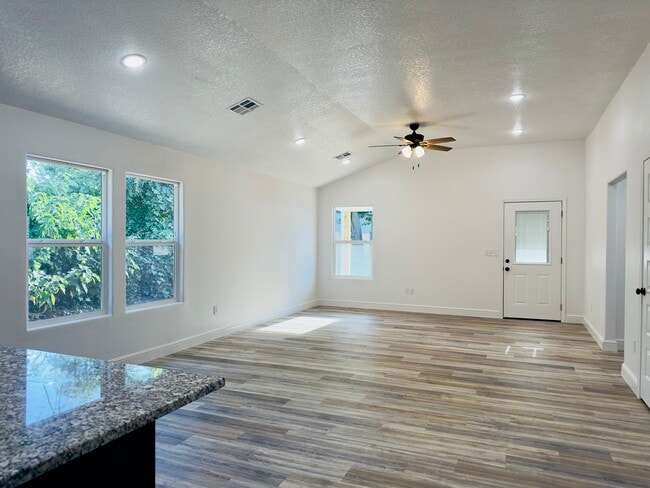 Photo - 704 N Liberty St
