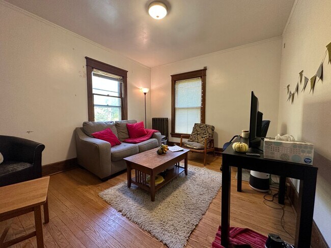 Building Photo - 226 Bryant Ave Unit #2 Rental