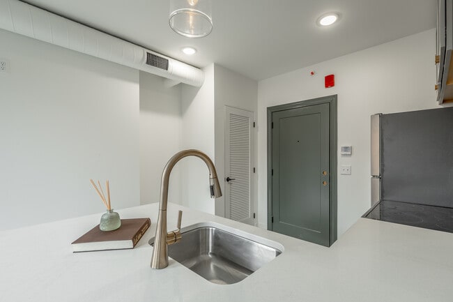 Photo - 117 E 7th St