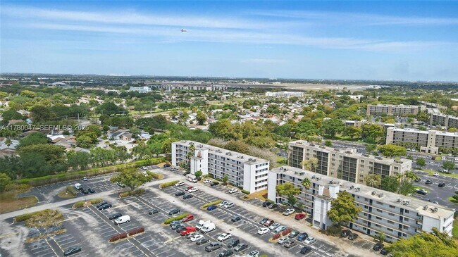 Photo - 8540 N Sherman Cir Unit 408