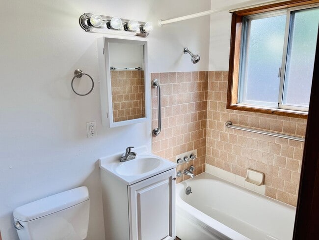 Photo - Single level 1 bed meets Mid-Century cool Unidad 7043