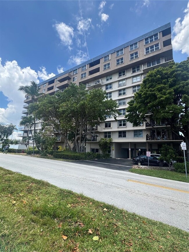 Photo - 1625 SE 10th Ave Unidad 804