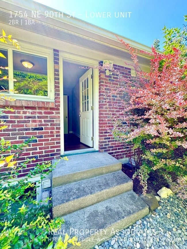 Building Photo - 1754 NE 90th St Unit Lower