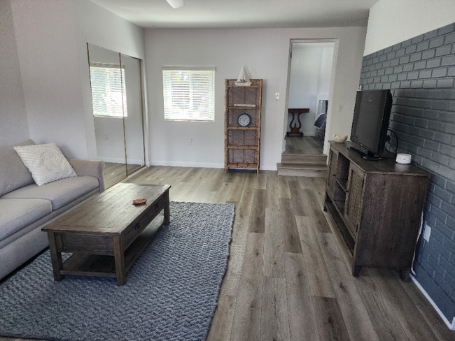 Photo - 1112 N Ontare Rd