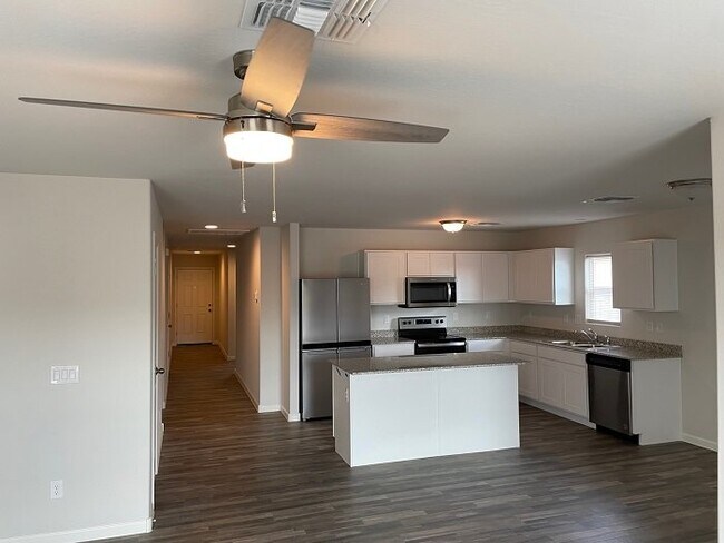 Photo - Georgeous 4bdrm/2bath Casa Grande Home for...