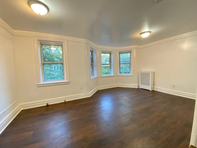 Photo - 362 E 198th St