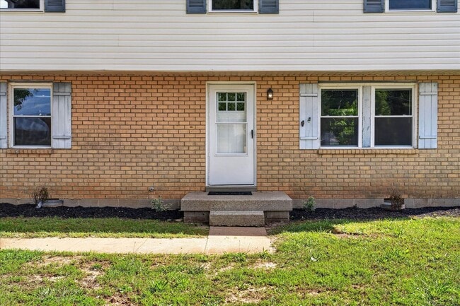 Photo - Pet Friendly Three Bedroom!