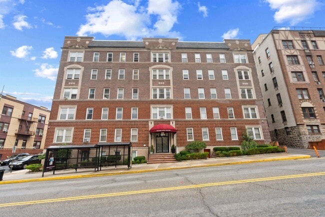Building Photo - 6045 JFK Blvd E Unit C9
