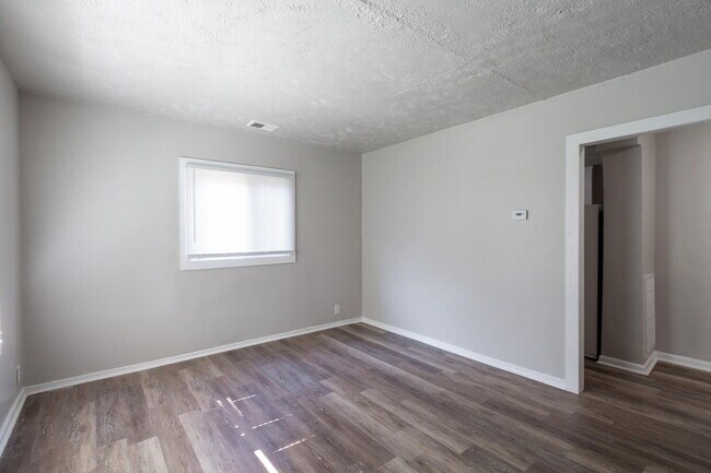 EAST SIDE 2 BEDROOM AVAILABLE NOW!