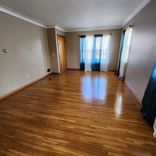 3611 Douglas Rd Unit Lower